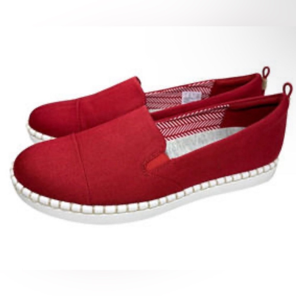New In Box Clarks Cloudsteppers Slip On Loafers